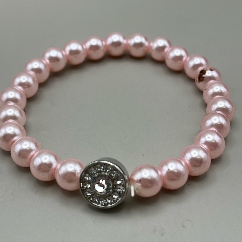 Elegant Pink Pearl Bracelet with Silver Accent